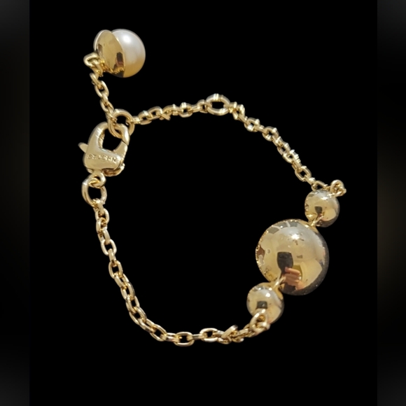 Saint John Pearl and Gold Bracelet - Picture 2 of 2